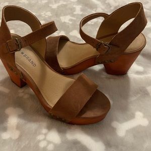 Lucky brand  6 1/2 wood Platform leather sandal